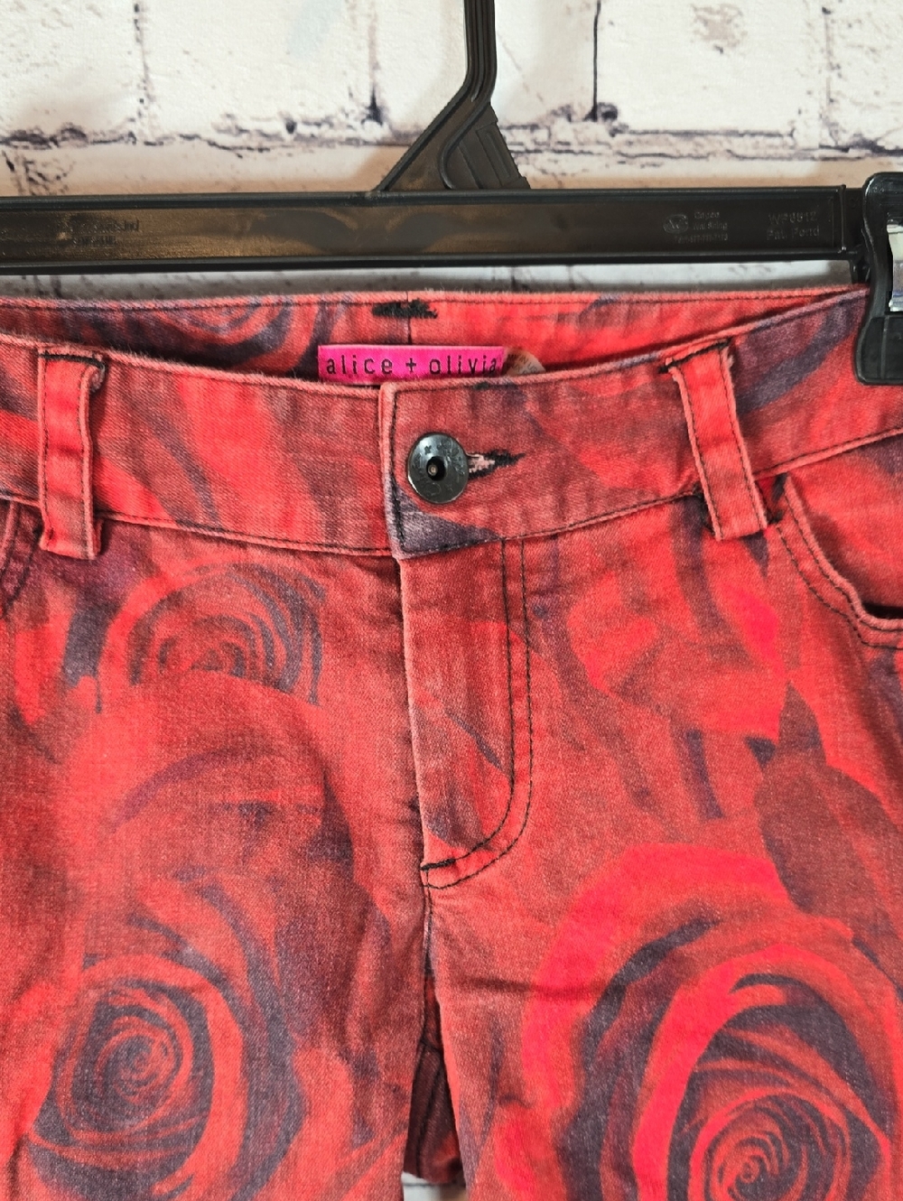 Alice + Olivia Red and Black Floral Low-Rise Jeans Size 8 - Picture 6 of 14